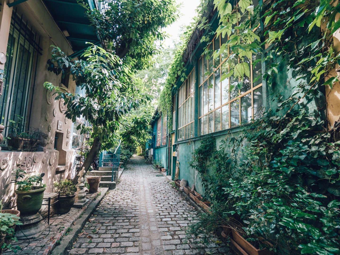 Stroll through the unusual streets of the Left Bank